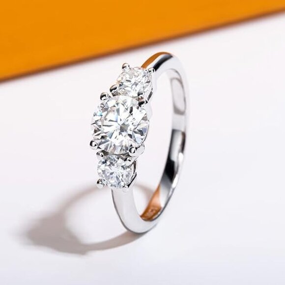 1.6cttw Round Cut Moissanite D Color VVS1 Clarity 925 Silver Wedding Ring - Picture 1 of 6